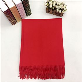 酒紅色圍巾怎么搭配 酒紅色圍巾怎么搭配