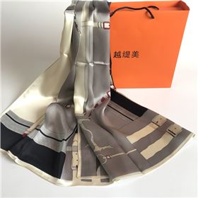 真絲圍巾褶皺后應該怎么處理 真絲圍巾褶皺后應該怎么處理