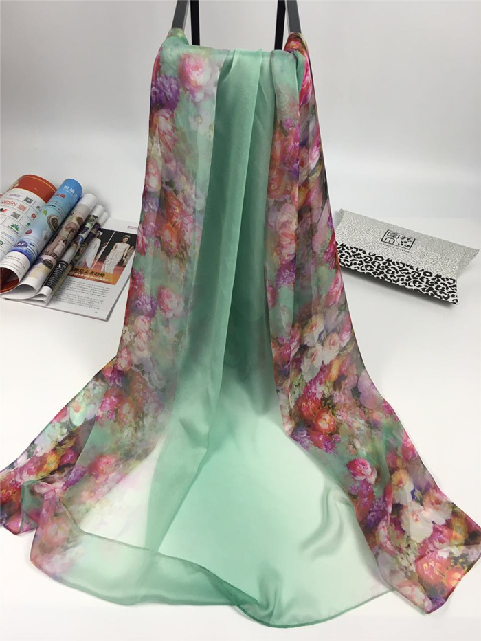 新款春暖花開系列女士仿真絲圍巾藍(lán)綠 新款春暖花開系列女士仿真絲圍巾藍(lán)綠